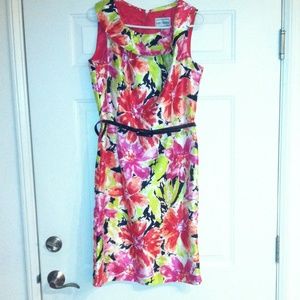 Women's dress - Like New - Very Cute